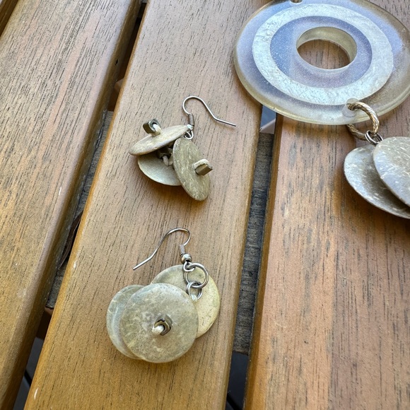 SOLD Shell & Wood Jewelry Lot - Picture 13 of 16